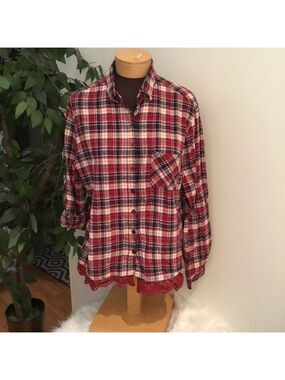 Starlet Woman’s XL flannel roll sleeve button down with crochet hem long…